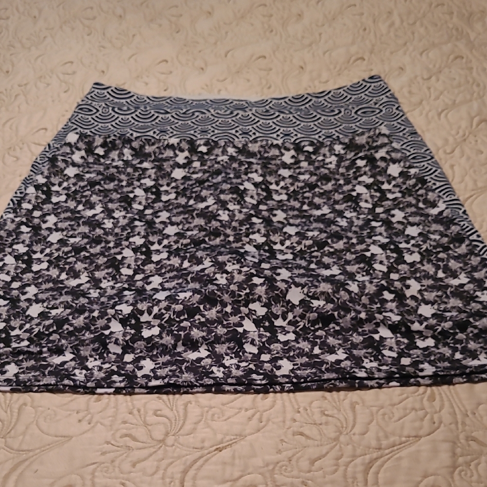 Lot of 2 Sz L Skorts